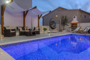 Отель Apartments Villa Atlantis  Трогир